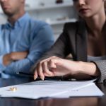 Avioero näköpiirissä: 2 näkymätöntä merkkiä siitä, että avioliitto on hajoamassa, on nimetty Avioero näköpiirissä: 2 näkymätöntä merkkiä siitä, että avioliitto on hajoamassa,