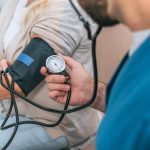 Mikä aiheuttaa korkeaa verenpainetta: kardiologit ovat nimenneet 8 syytä Mikä aiheuttaa korkeaa verenpainetta: kardiologit ovat nimenneet 8 syytä